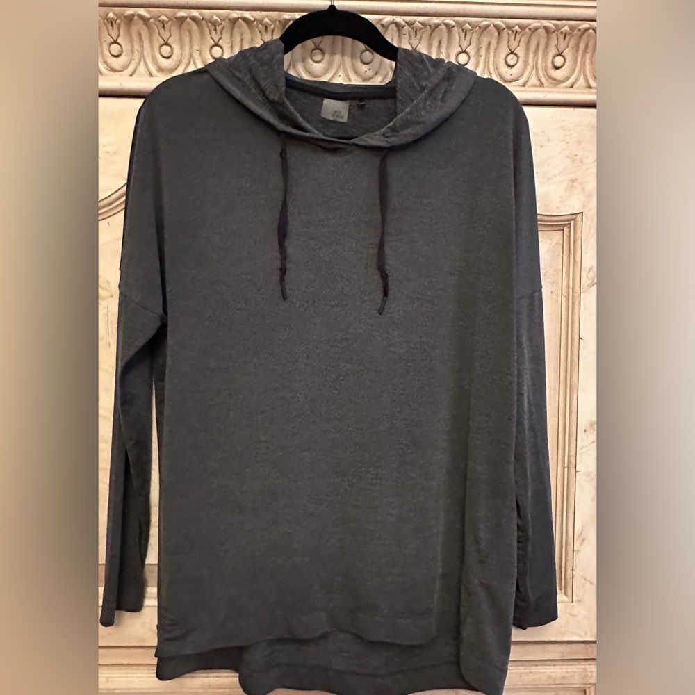 Iris&Ink Super Comfy Hoodie Size Small